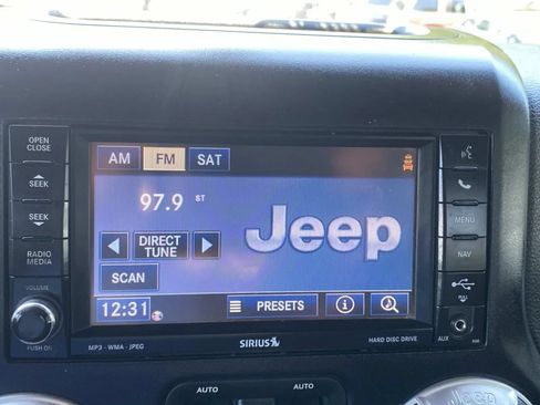 Used 2012 Jeep Wrangler Unlimited Sahara w/ Connectivity Group AWD/4WD image 25
