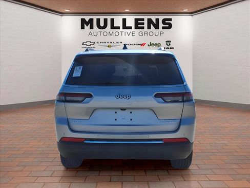 Used 2024 Jeep Grand Cherokee L Laredo w/ Luxury Tech Group I image 6