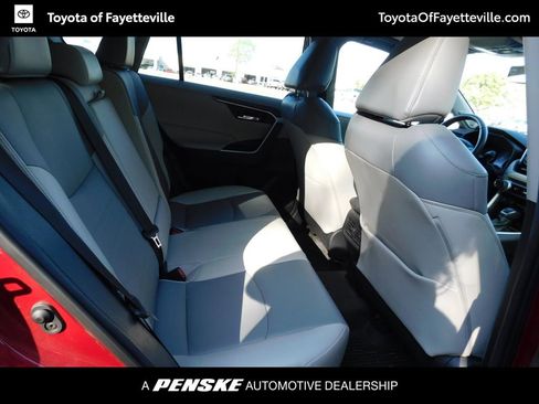 Used 2021 Toyota RAV4 XLE Premium image 5