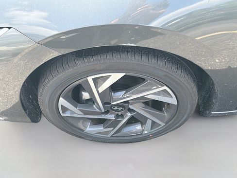 New 2026 Hyundai Elantra Limited FWD image 23