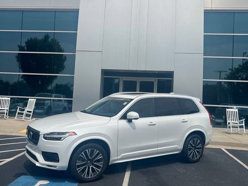 Used 2020 Volvo XC90 T5 Momentum w/ Protection Package Premier FWD image 2