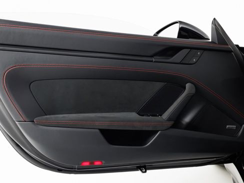 Used 2025 Porsche 911 GT3 RWD image 34