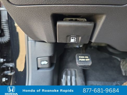 Used 2025 Nissan Altima 2.5 SR FWD image 31