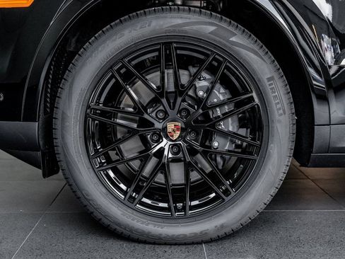 Certified 2025 Porsche Cayenne Coupe AWD/4WD image 11