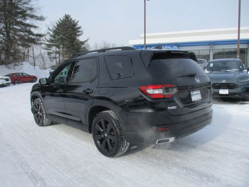Certified 2025 Honda Pilot Black Edition image 7