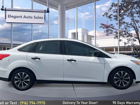 Used 2016 Ford Focus S image 4