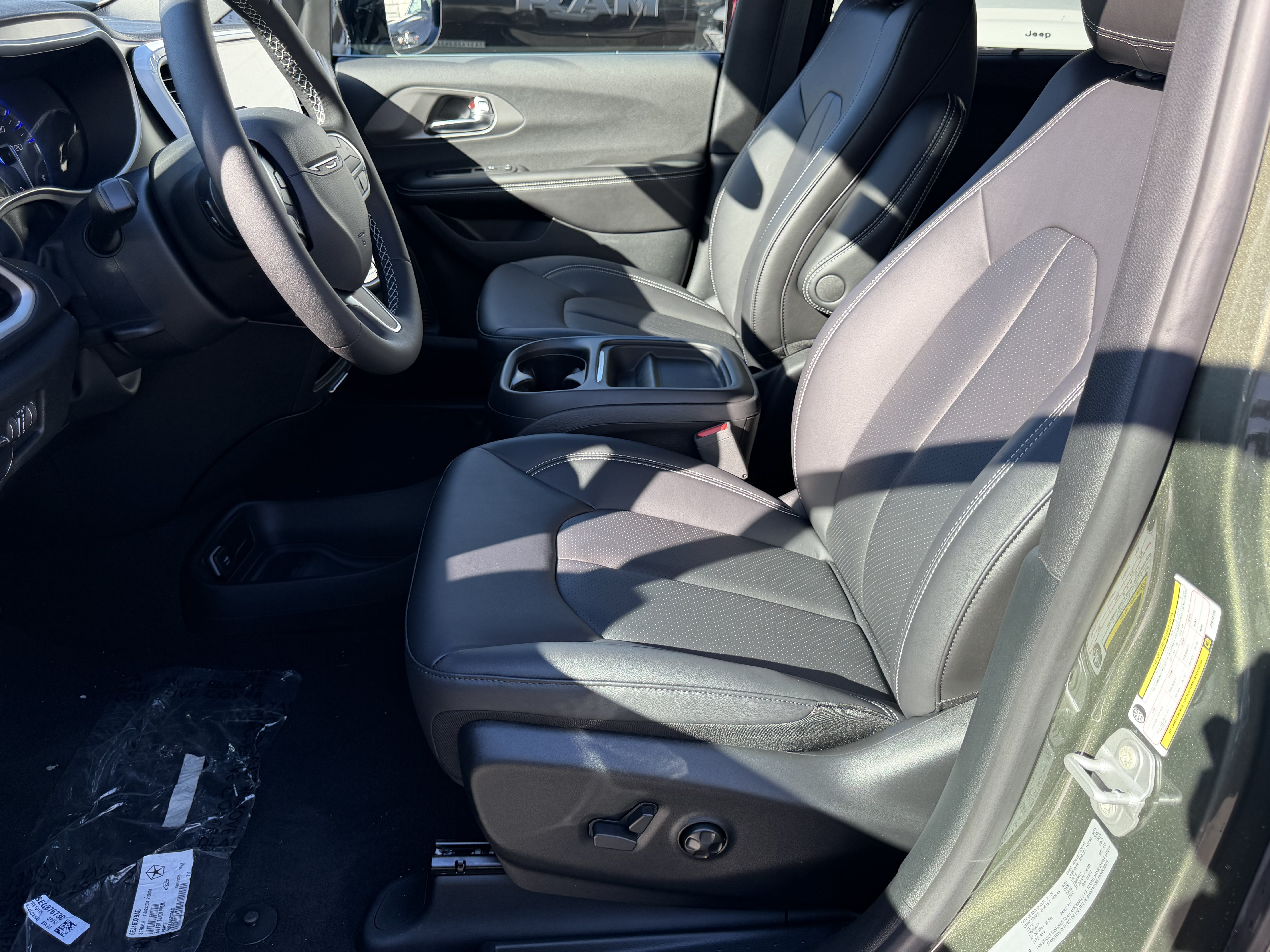 New 2027 Chrysler Pacifica Select FWD image 19