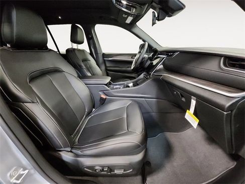 New 2025 Jeep Grand Cherokee Limited image 15