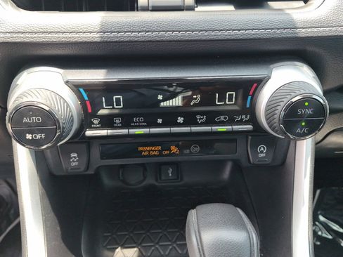 Certified 2022 Toyota RAV4 XLE w/ Convenience Package FWD image 19