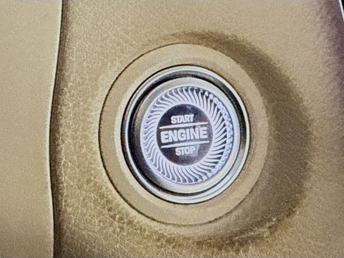 Used 2022 Mercedes-Benz GLC 300 4MATIC w/ Multimedia Package Lite image 21