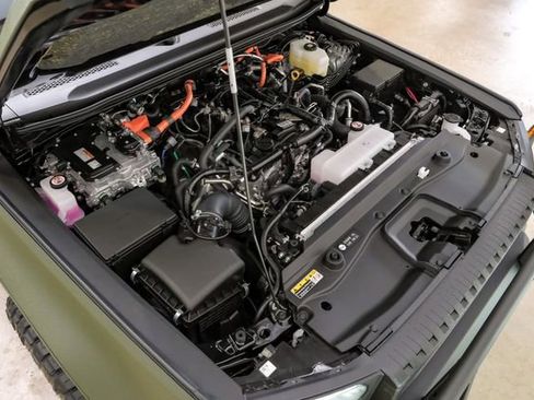 Used 2025 Toyota Land Cruiser image 79