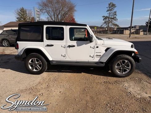 Used 2020 Jeep Wrangler Unlimited Sahara AWD/4WD image 2