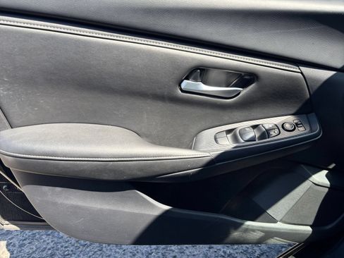 Used 2025 Nissan Sentra SV FWD image 18