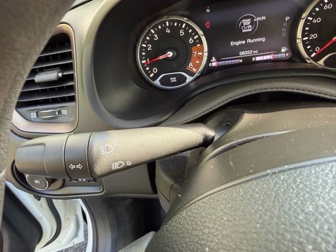 Used 2023 Jeep Renegade Latitude AWD/4WD image 31