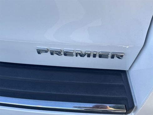 Used 2020 Chevrolet Suburban Premier w/ Premier Plus Edition image 23