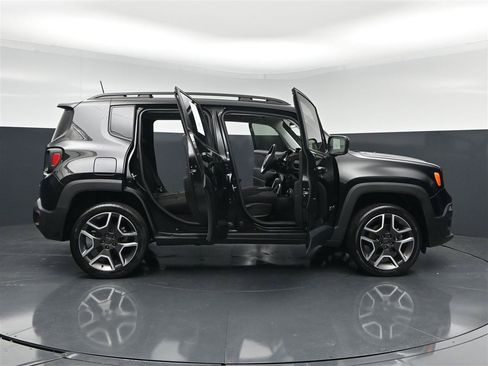 Used 2020 Jeep Renegade Latitude w/ Cold Weather Group AWD/4WD image 39