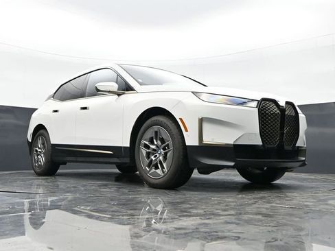 Used 2023 BMW iX xDrive50 AWD/4WD image 37