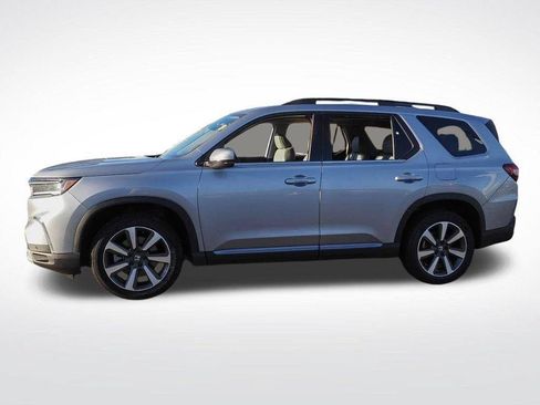 Used 2024 Honda Pilot Touring image 4