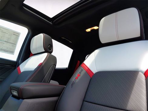 New 2025 GMC Canyon AT4 w/ AT4X Package image 9