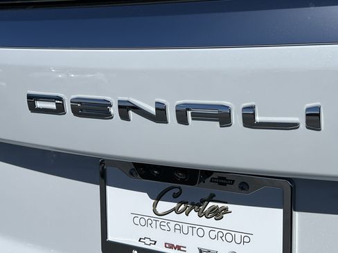 New 2026 GMC Yukon Denali w/ Denali Reserve Package AWD/4WD image 10