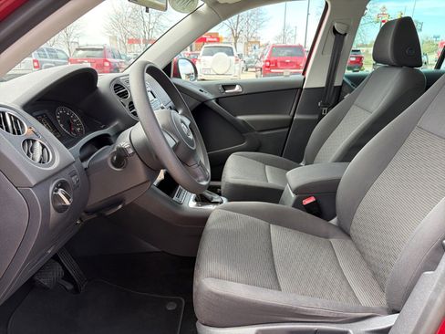 Used 2012 Volkswagen Tiguan S image 11