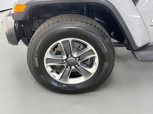 Used 2021 Jeep Wrangler Unlimited Sahara AWD/4WD image 38