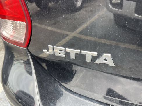 Used 2011 Volkswagen Jetta TDI FWD image 6