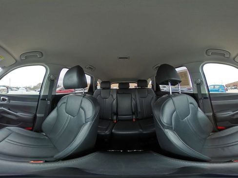 Used 2024 Kia Sorento S image 43