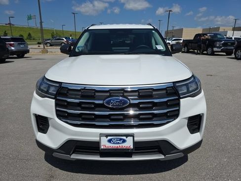 Used 2025 Ford Explorer Active AWD/4WD image 8