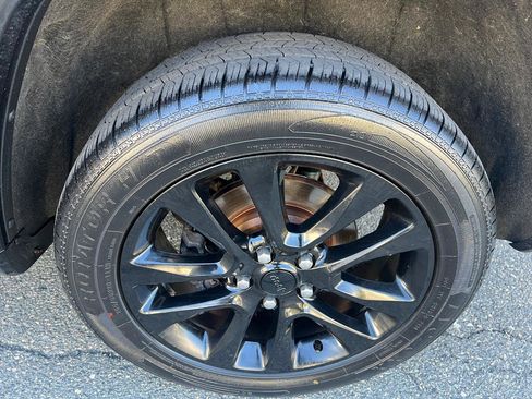 Used 2017 Jeep Grand Cherokee Altitude image 29