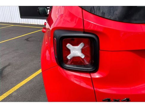 Used 2023 Jeep Renegade Latitude image 29