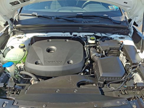 Used 2019 Volvo XC40 T5 R-Design AWD/4WD image 28