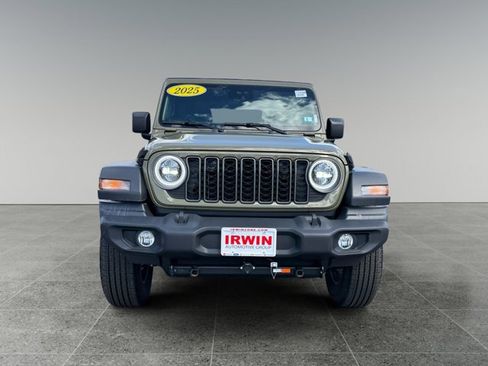 Used 2025 Jeep Wrangler Sport AWD/4WD image 9