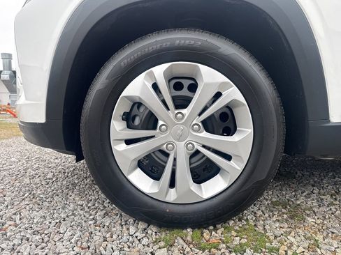 Used 2025 Chevrolet Trax LS image 12