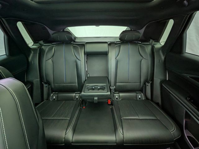 Used 2023 Cadillac Lyriq 2WD image 16
