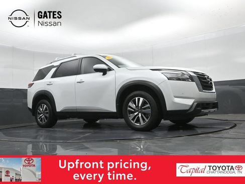 Used 2025 Nissan Pathfinder SL AWD/4WD image 40