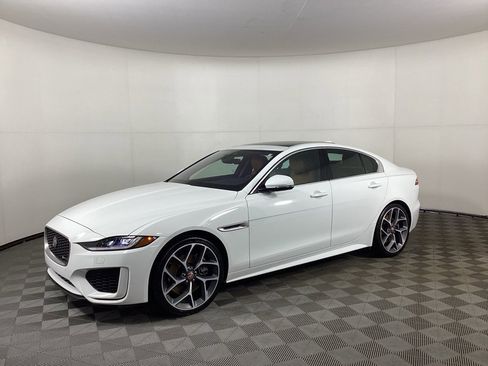 Used 2020 Jaguar XE R-Dynamic S image 5