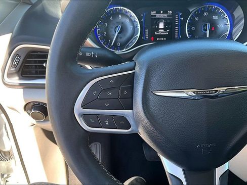 Used 2023 Chrysler Voyager LX FWD image 10