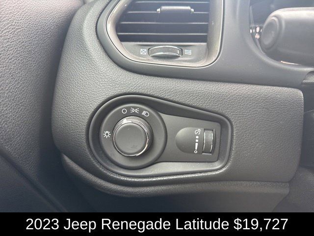 Used 2023 Jeep Renegade Latitude AWD/4WD image 15