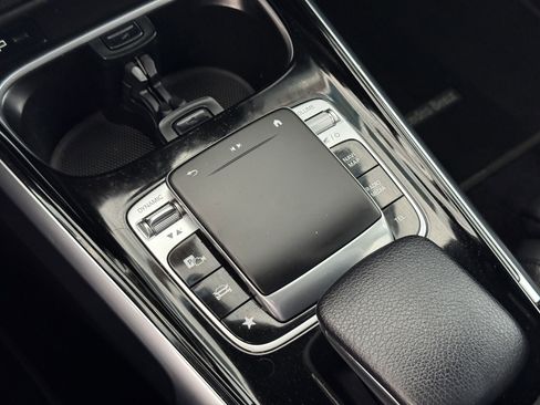 Used 2020 Mercedes-Benz GLB 250 4MATIC image 27