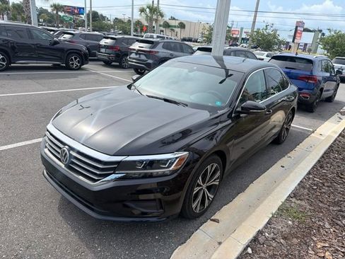 Certified 2022 Volkswagen Passat 2.0T SE FWD image 7