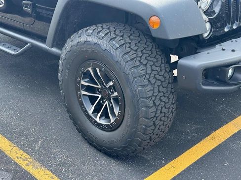 Used 2017 Jeep Wrangler Unlimited Rubicon AWD/4WD image 3