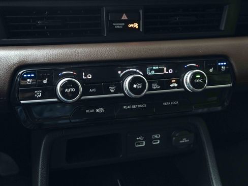 Used 2024 Honda Pilot Elite image 32