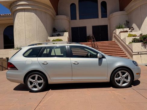 Used 2010 Volkswagen Jetta TDI FWD image 6