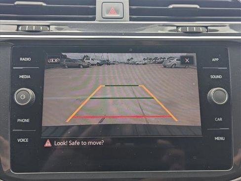 Used 2022 Volkswagen Tiguan SE R-Line FWD image 13