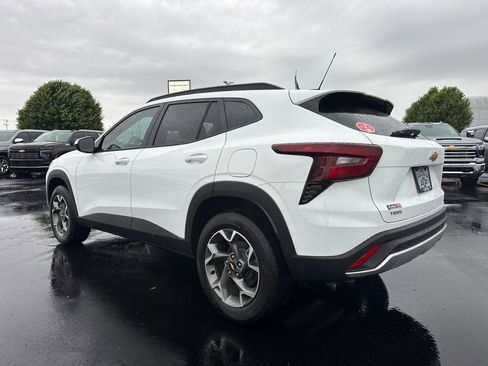 New 2026 Chevrolet Trax LT w/ LT Convenience Package FWD image 4