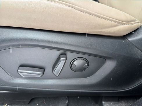 Used 2022 Ford Explorer XLT w/ Equipment Group 202A image 29