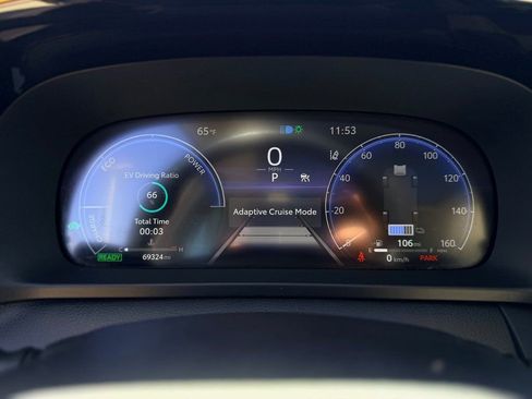 Used 2023 Toyota Crown Limited image 13