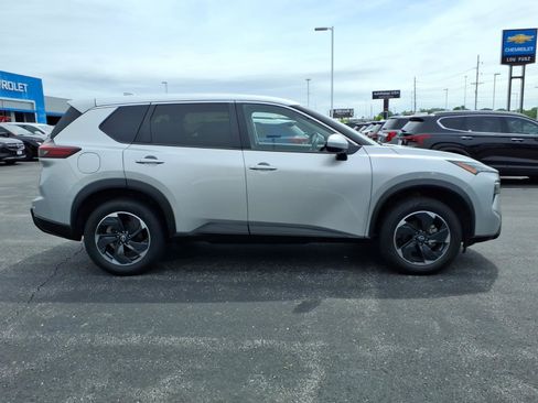 Used 2024 Nissan Rogue SV FWD image 27