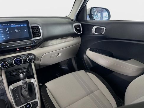 Certified 2025 Hyundai Venue SEL FWD image 23